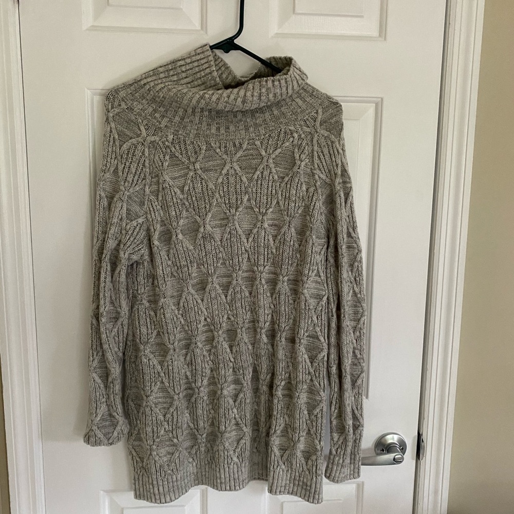 Isabel Maternity shirt size M from Target